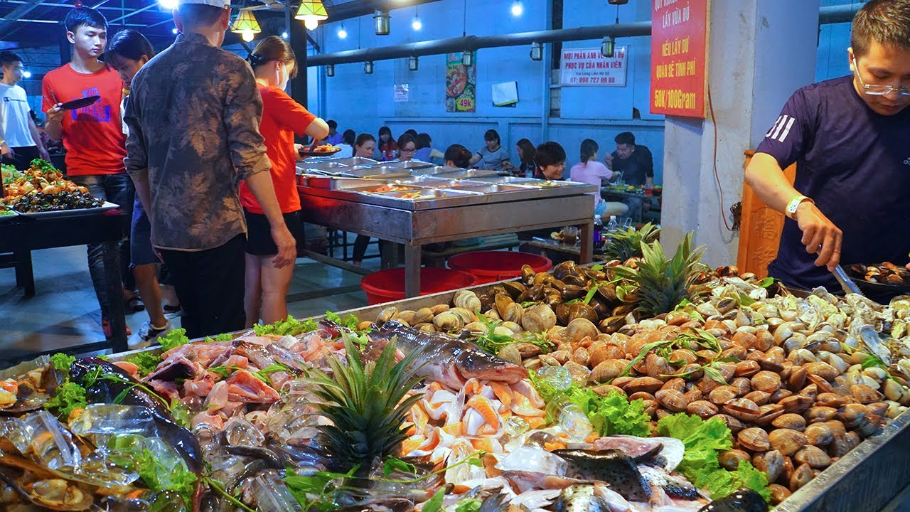 Xếp Hàng Mua Vé Ăn Buffet Hải Sản Rẻ Nhất Sài Gòn Chỉ 129k Hơn 60 Món Cực Chất | Đi Đâu Ăn Gì